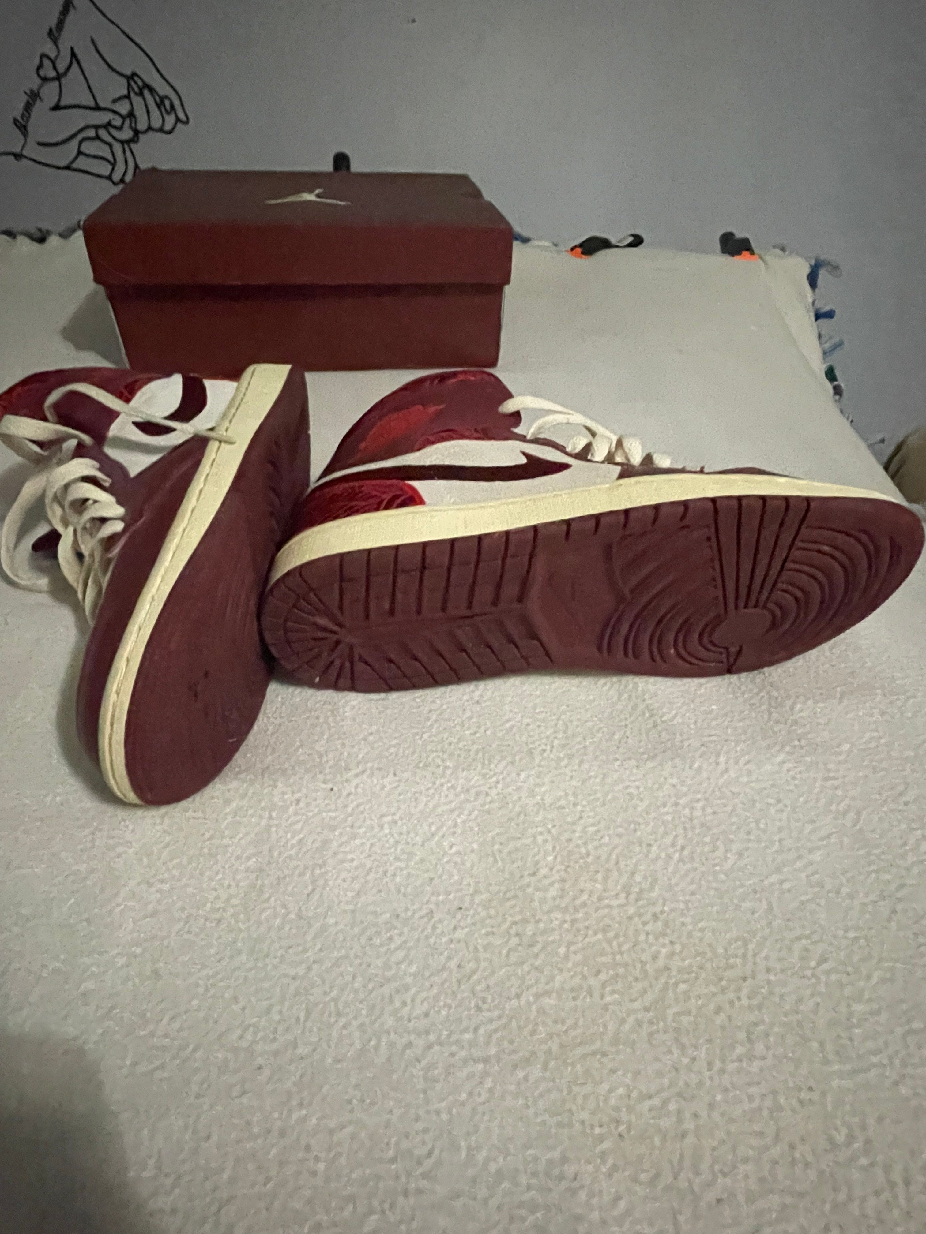 Air Jordan 1 Mid SE – Team Red / University Red-Sail (W)