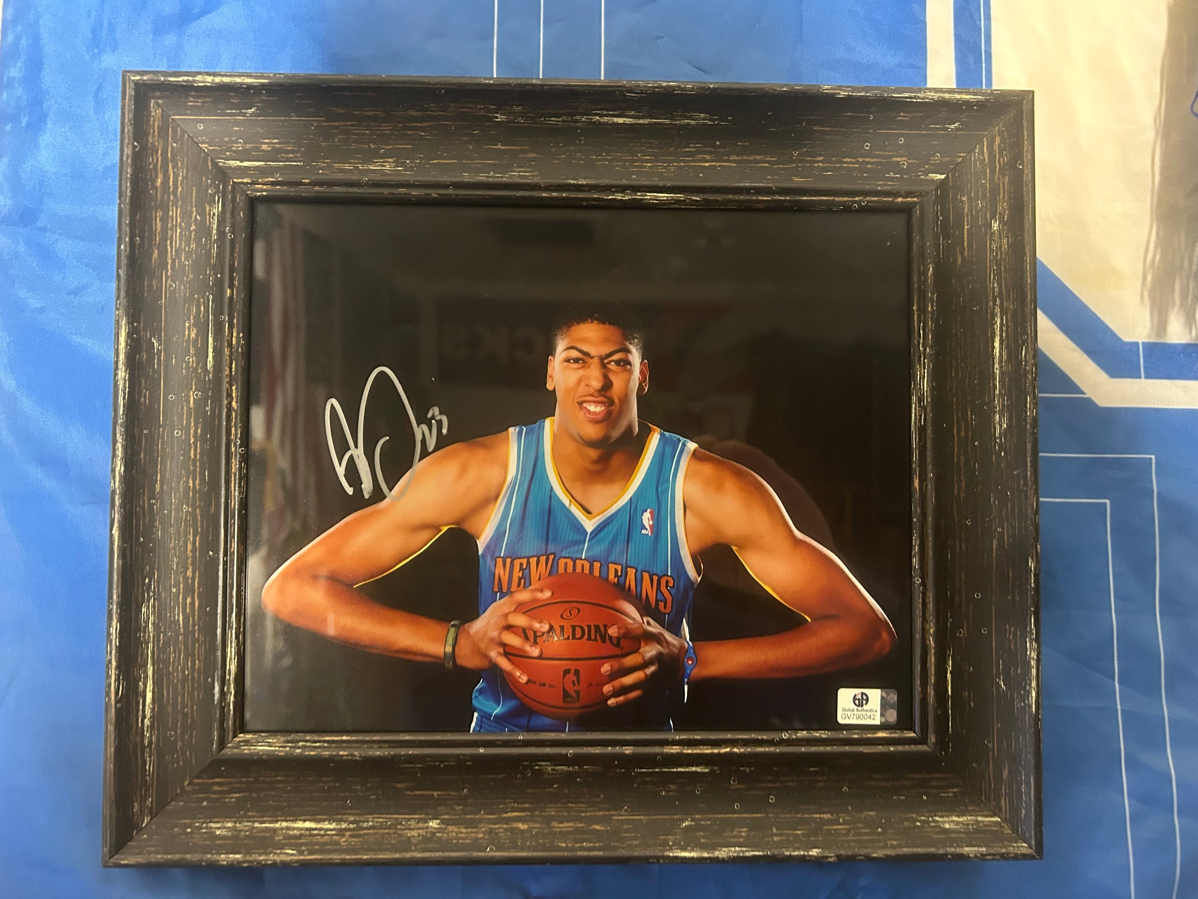 Anthony Davis Autographed 8x10 Photo – New Orleans Hornets – Beckett Authenticated (Framed)