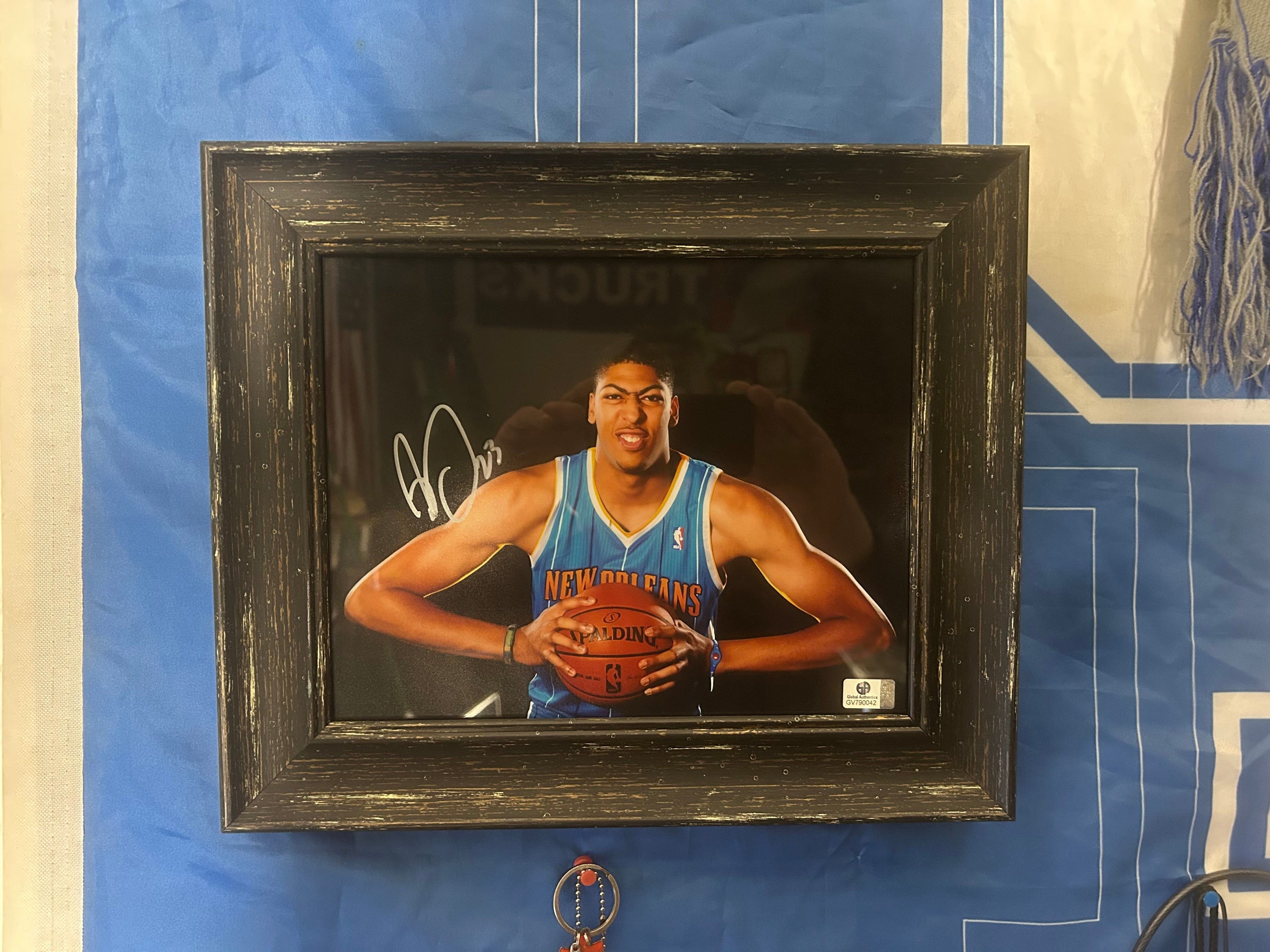 Anthony Davis Autographed 8x10 Photo – New Orleans Hornets – Beckett Authenticated (Framed)