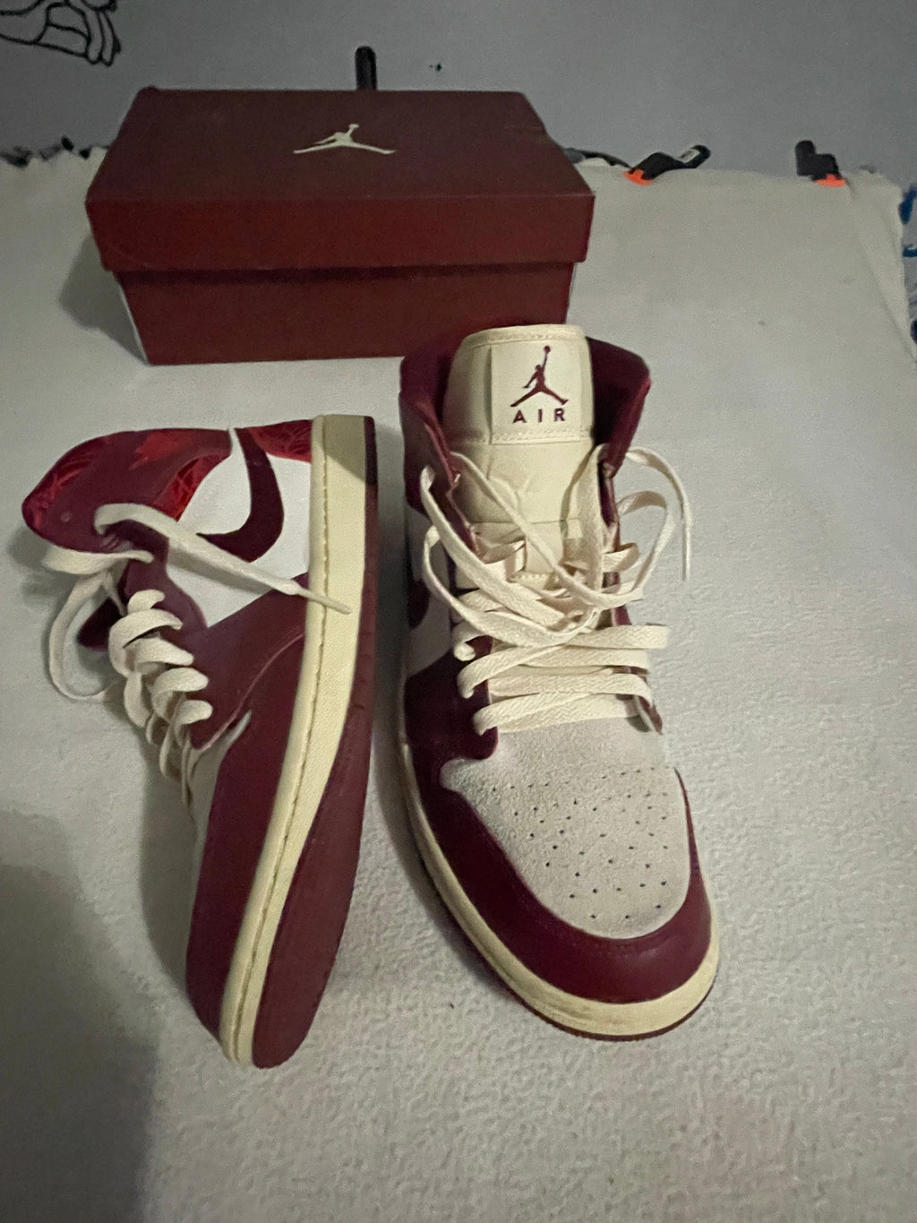Air Jordan 1 Mid SE – Team Red / University Red-Sail (W)