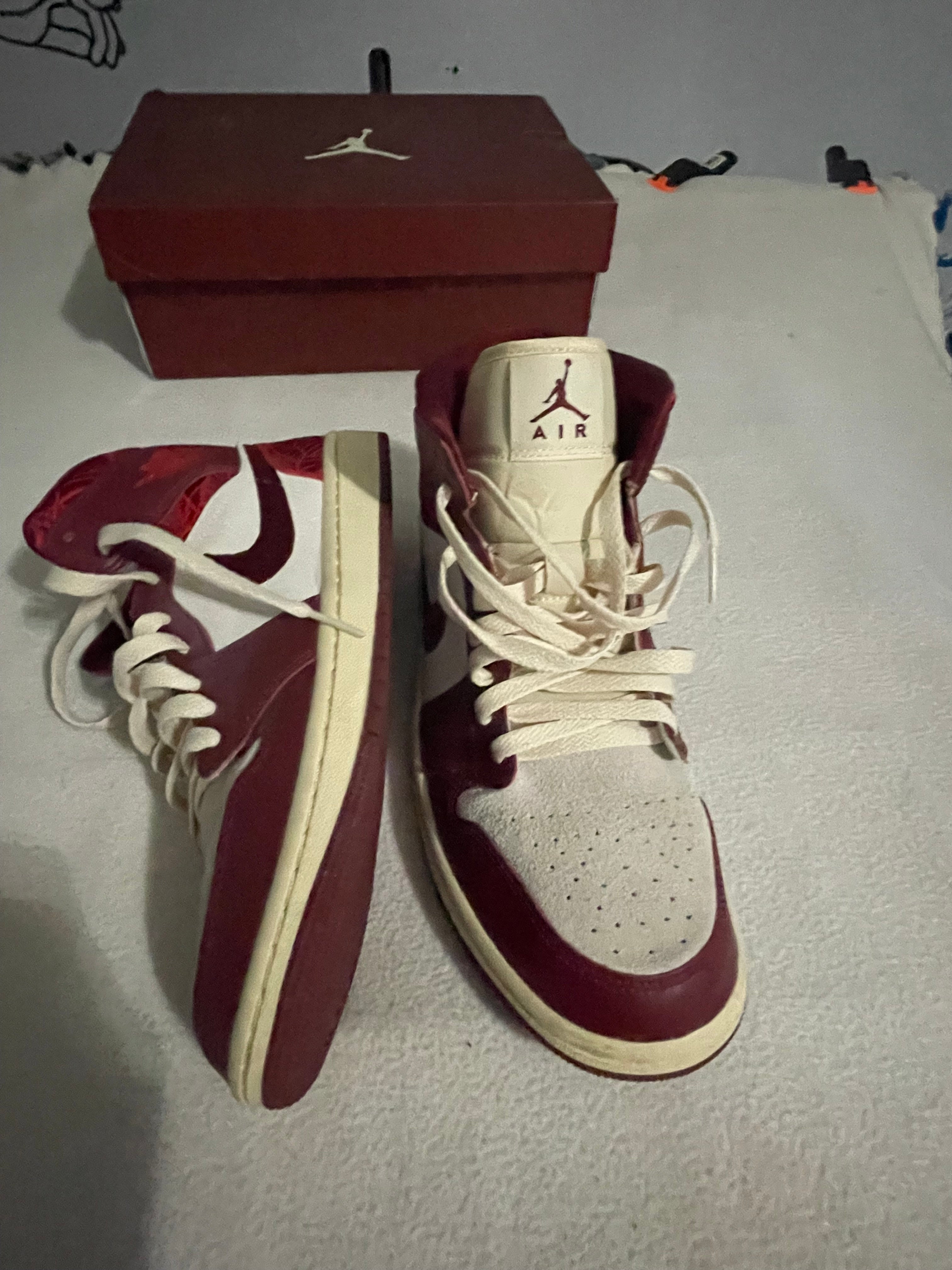 Air Jordan 1 Mid SE – Team Red / University Red-Sail (W)